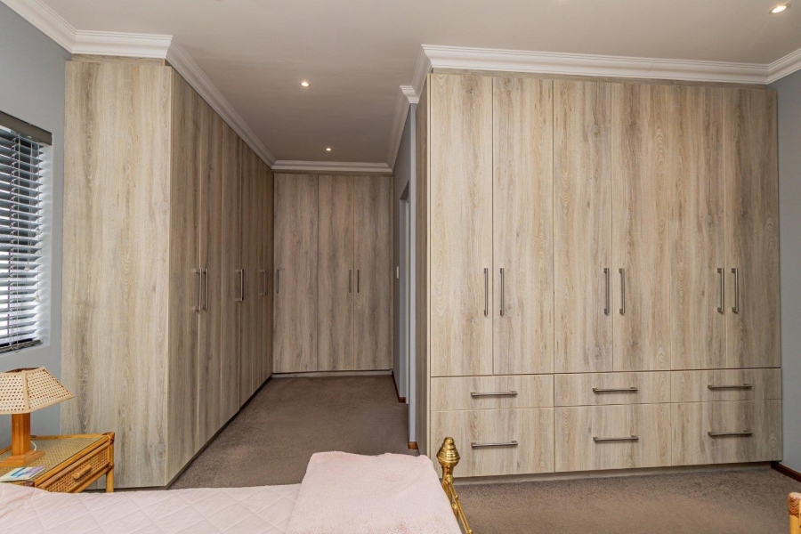 2 Bedroom Property for Sale in Heiderand Western Cape